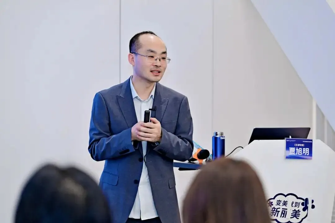 整形医生：不怕同行比你优秀，就怕比你还卷！